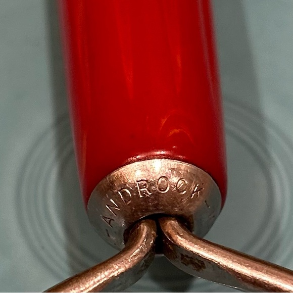 Vintage potato masher with red handle - Picture 3 of 7